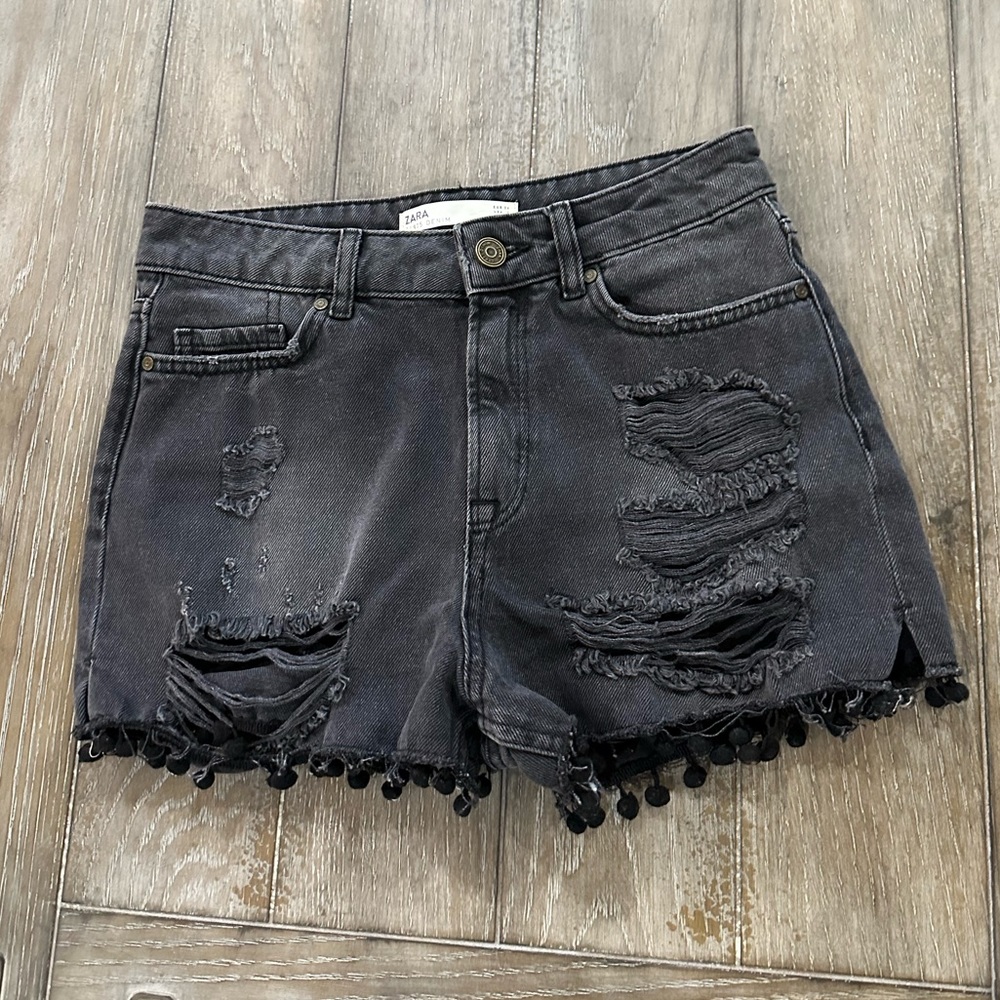 ADORABLE Zara Distressed Shorts